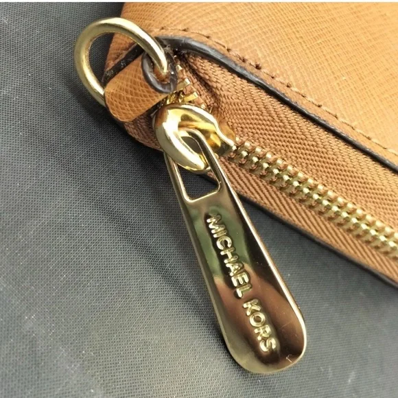 Michael Kors Long wallet Lots Of Storage, Never Used - Picture 3 of 10
